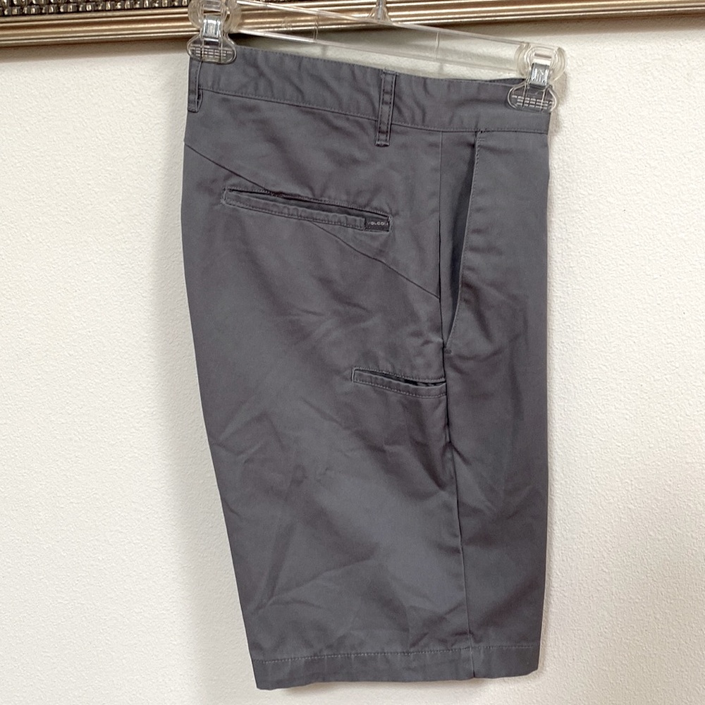 VOLCOM Steel-Gray Flat Front Shorts Sz 30 EUC